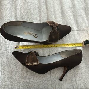 Palizzio Vintage condition velvet chocolate Heels -no size but fits like a 5-5.5